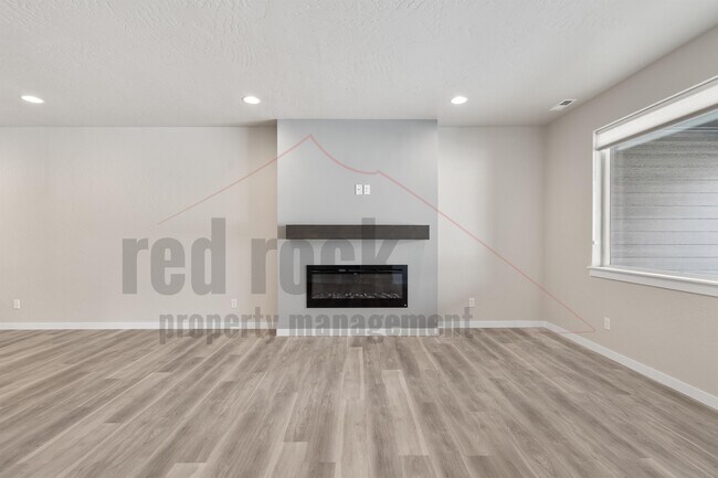 Building Photo - 1328 N Tschirley St