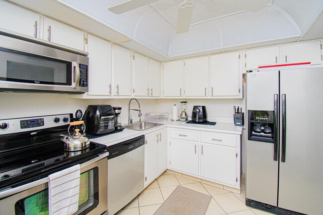 Building Photo - 8334 Cypress Ln