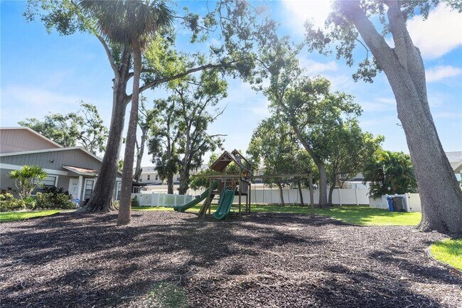 Building Photo - 10132 Lake Oak Cir