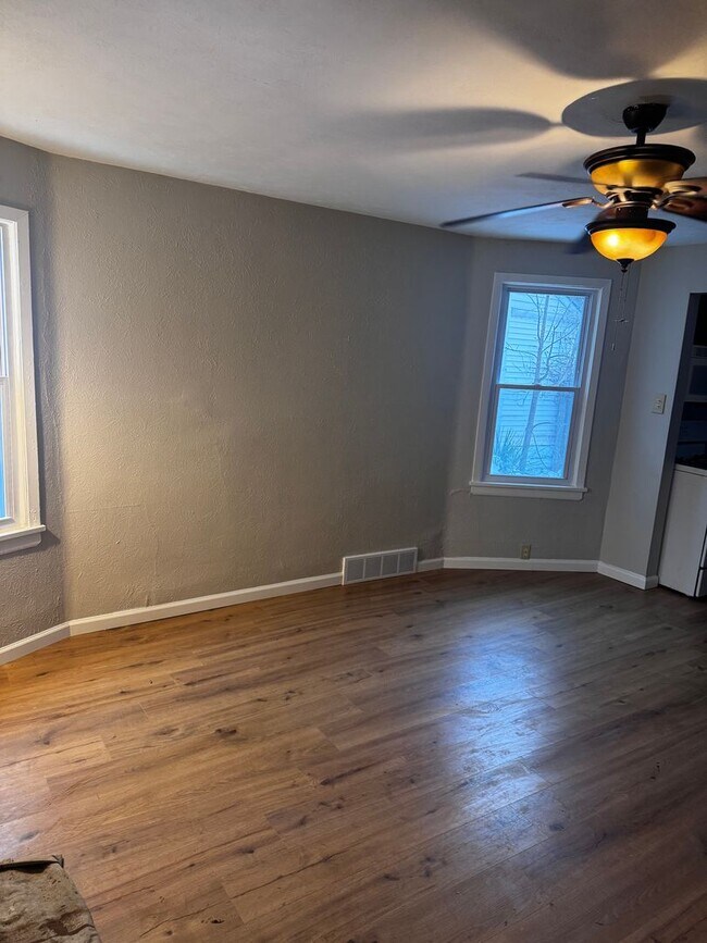 Building Photo - 3811 E 50th St