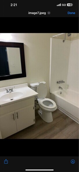 Building Photo - 6928 Woodley Ave