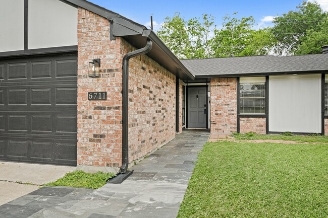 Building Photo - 6711 Pickett Dr