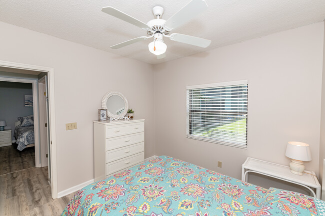 Guest Bedroom - 25 Talavera Ct