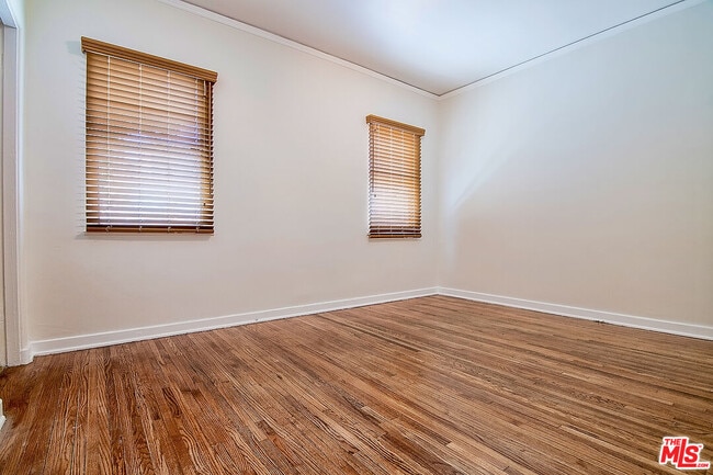 Building Photo - 1071 Cloverdale Ave