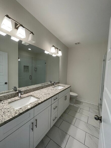 Building Photo - 2041 Ocean Dr NW