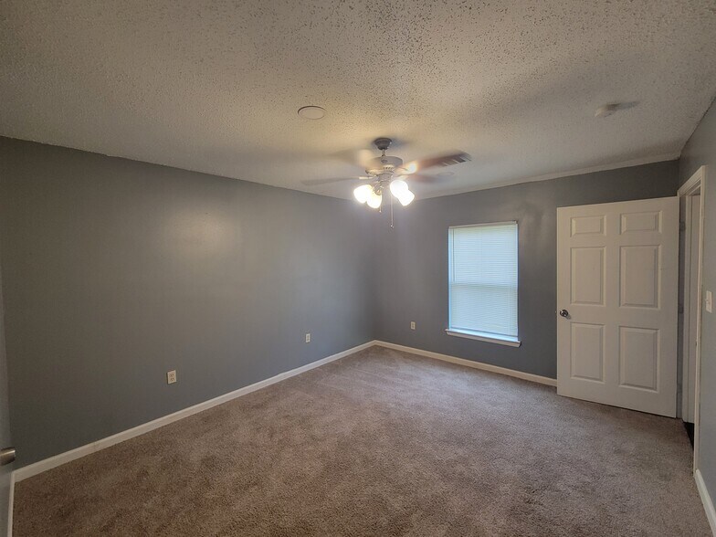 Building Photo - 16511 W Sandy Meadows Dr