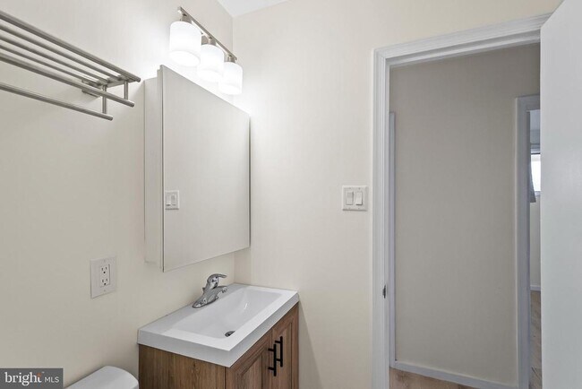 Building Photo - 4512 Lark Ln