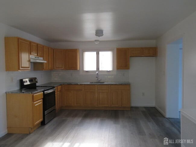 Building Photo - 475 Brace Ave