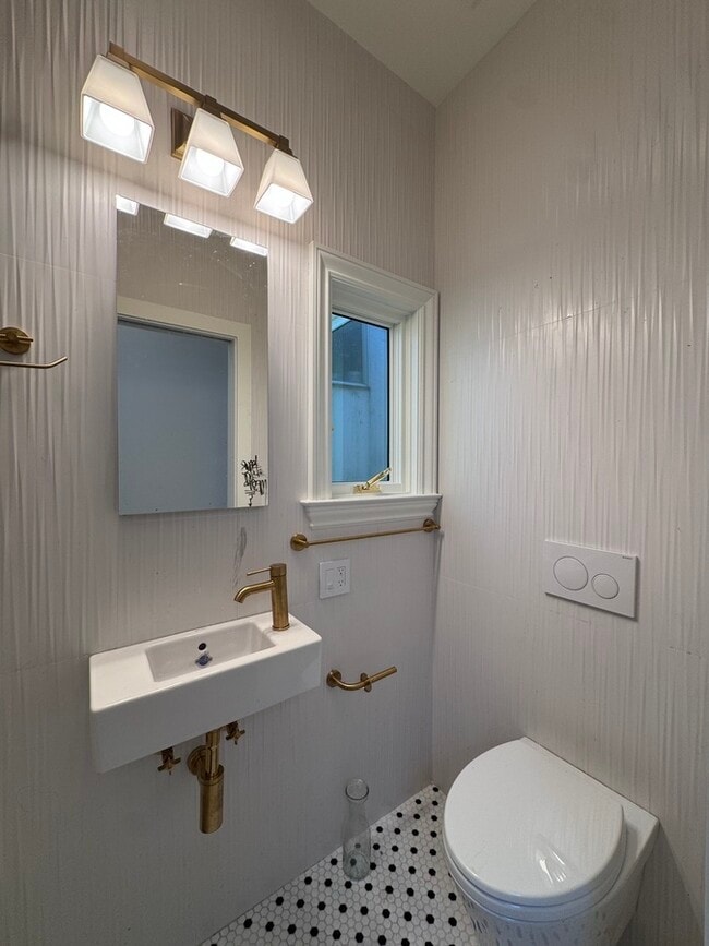 Building Photo - 1249 Kearny St