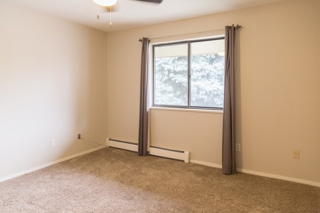 Building Photo - 2800 Kalmia Ave
