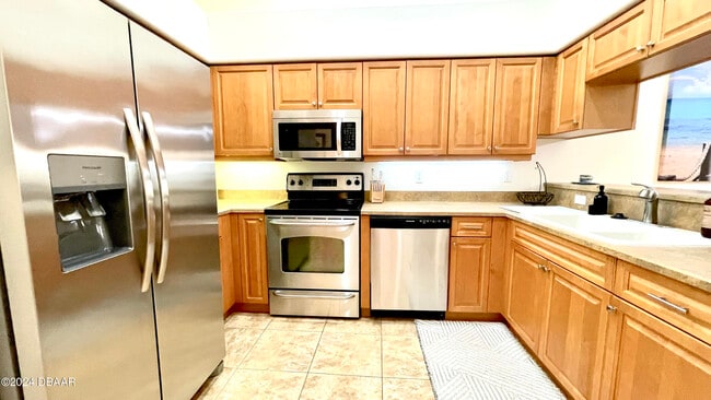Building Photo - 1663 Areca Palm Dr