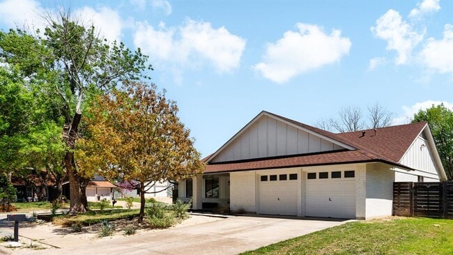 Building Photo - 6601 Blarwood Dr