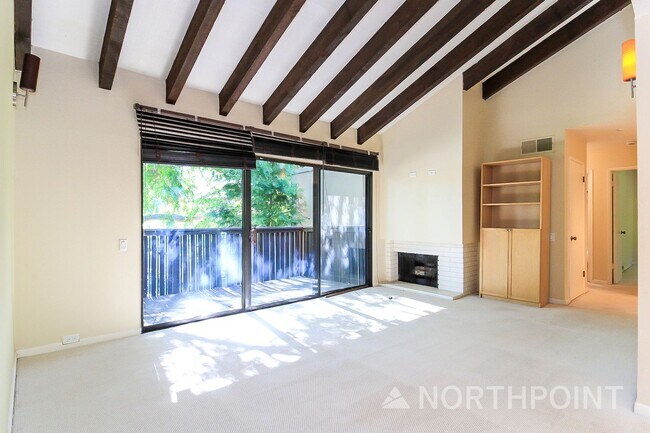Building Photo - 2BR/2BA | Newly Renovated Unit | Community pools | In Woodside Sierra!