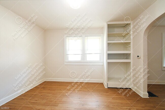Building Photo - 1 br, 1 bath Duplex - 804 N Denny St
