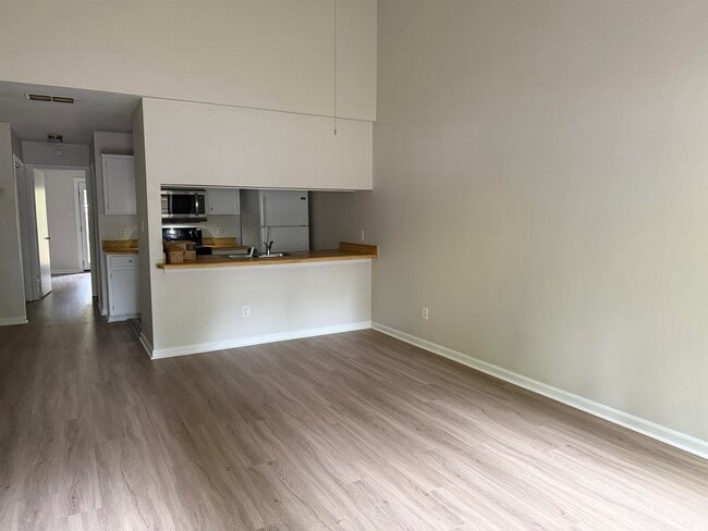 Building Photo - 203 Parkbrook Cir