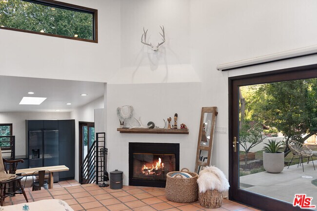Building Photo - 1362 Old Topanga Canyon Rd