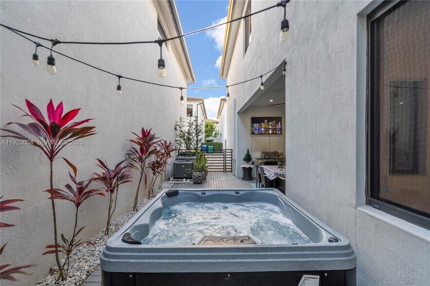 Building Photo - 4363 NW 81st Ave