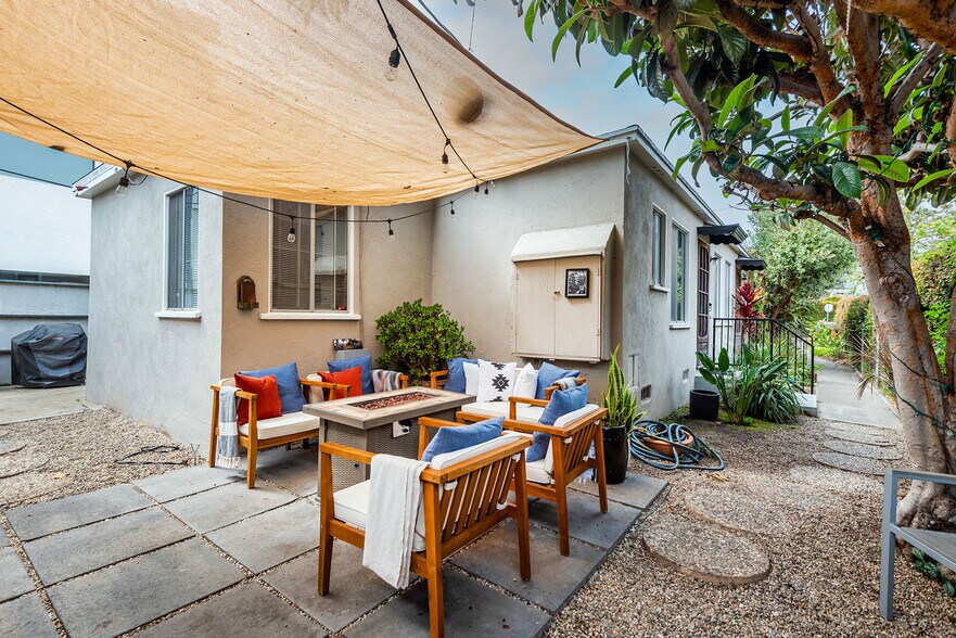 Building Photo - 2339 Abbot Kinney Blvd