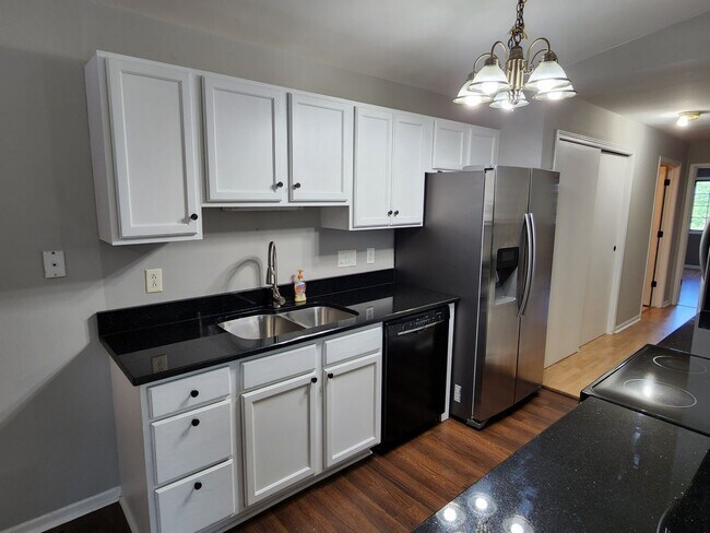 Building Photo - 3 bedroom Kenosha condo