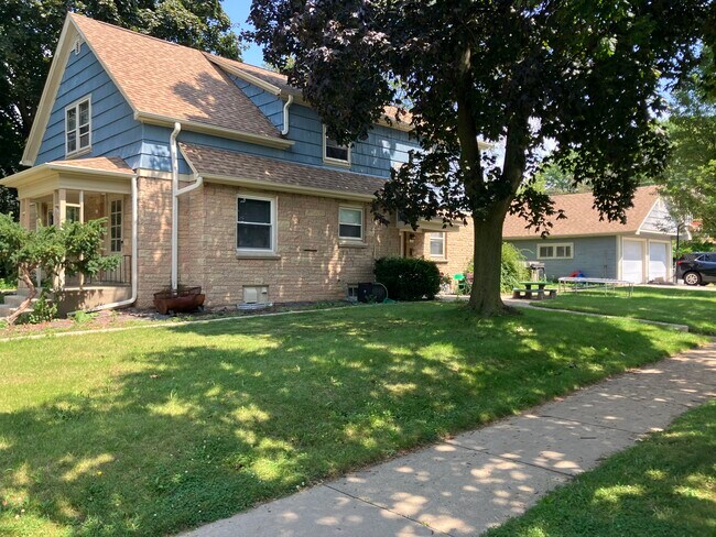 Building Photo - 100 N 80th St