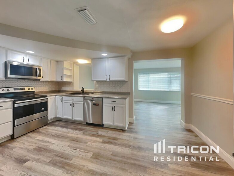 Building Photo - 1715 Scott St