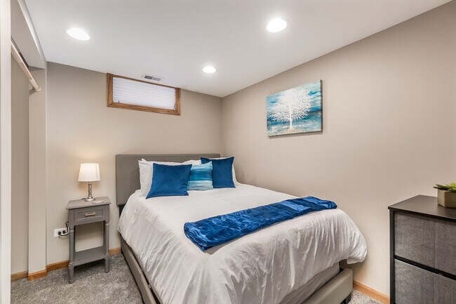 Building Photo - 336 N Walnut St