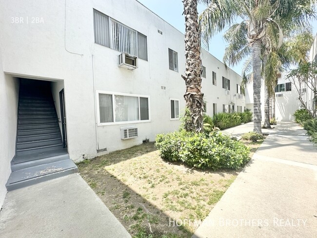 Building Photo - 6335 Whitsett Ave Valley Glen, CA 91606