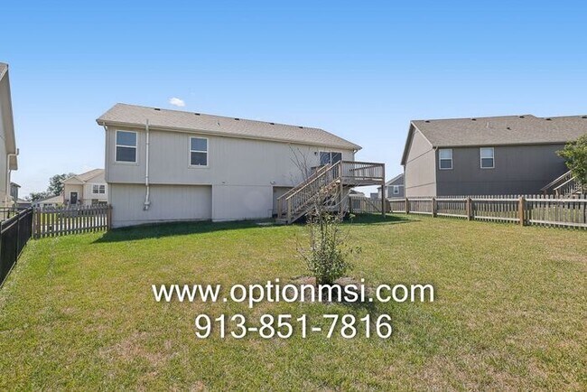 Building Photo - Beautiful 3-Bedroom Home with Modern Finishes & Fantastic Amenities!