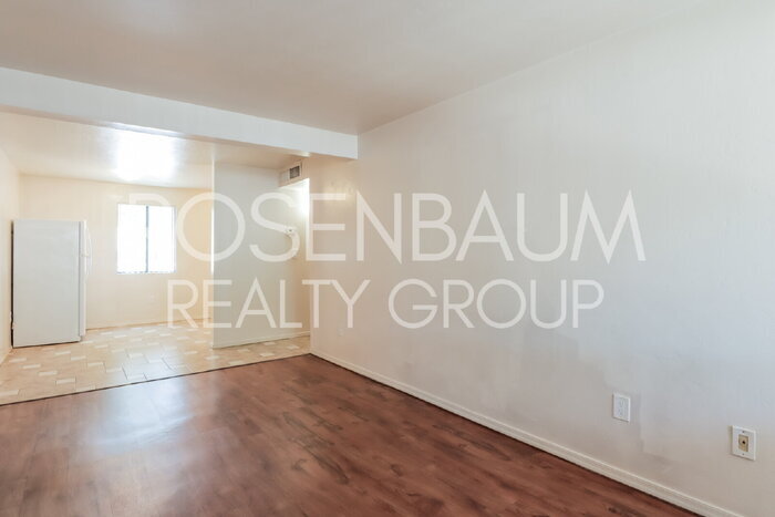 Building Photo - 455 W Kelso St