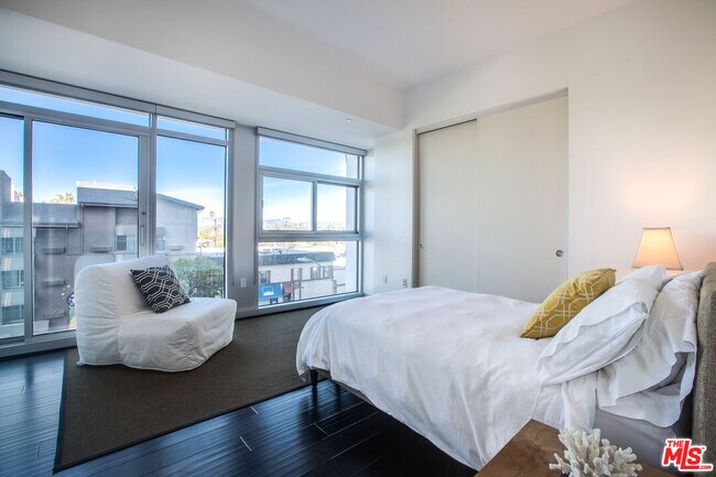 Building Photo - 3111 Vía Dolce