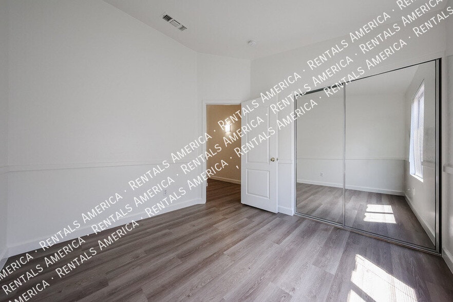 Building Photo - 10845 E Dragoon Ave