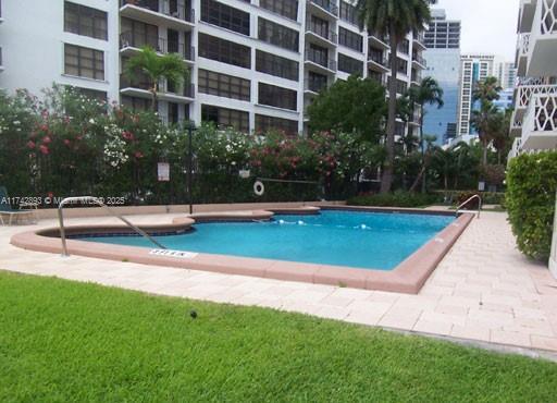 Building Photo - 1430 Brickell Bay Dr