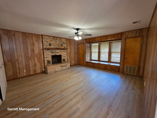 Building Photo - 3/2 Remodeled Home in Lampasas