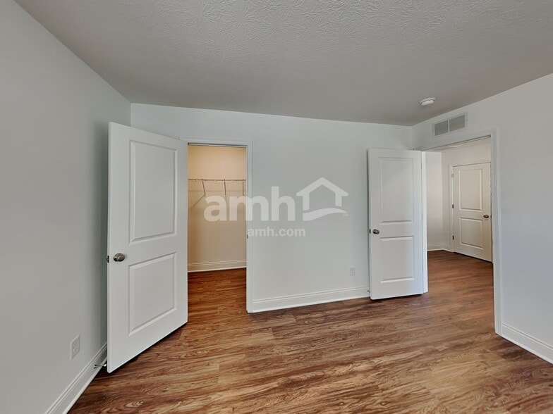 Building Photo - 1077 Castor Dr