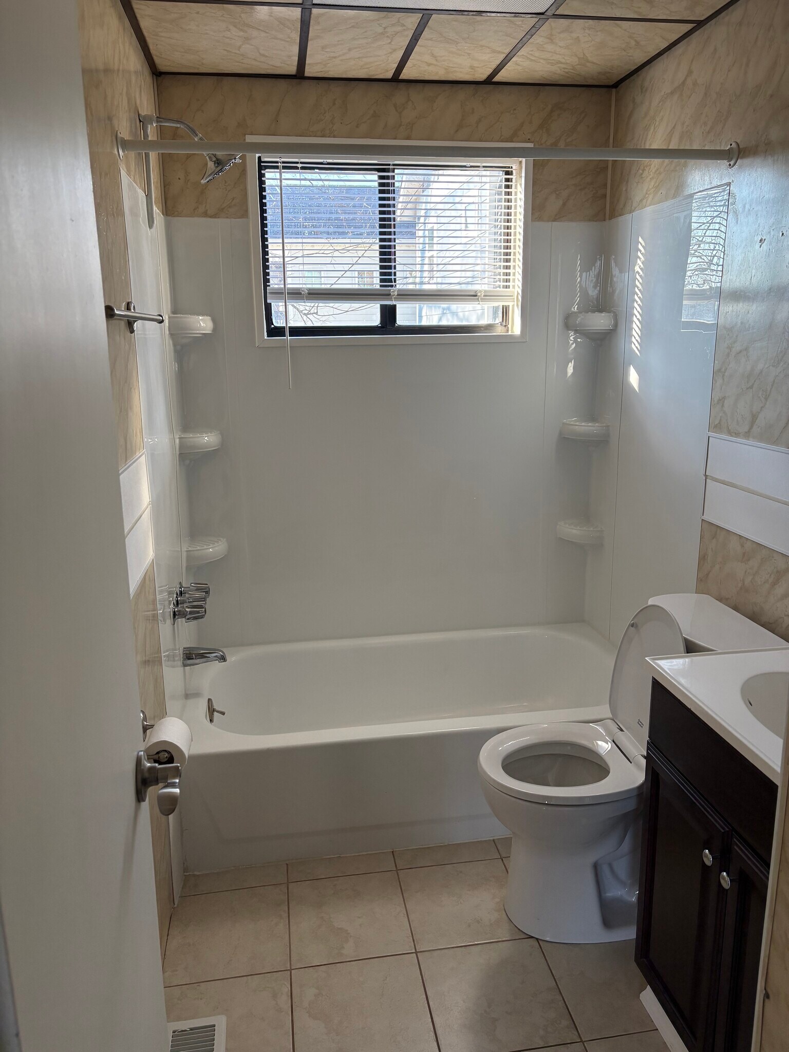 Full Bathroom with Natural light - 4701 Illinois Ave