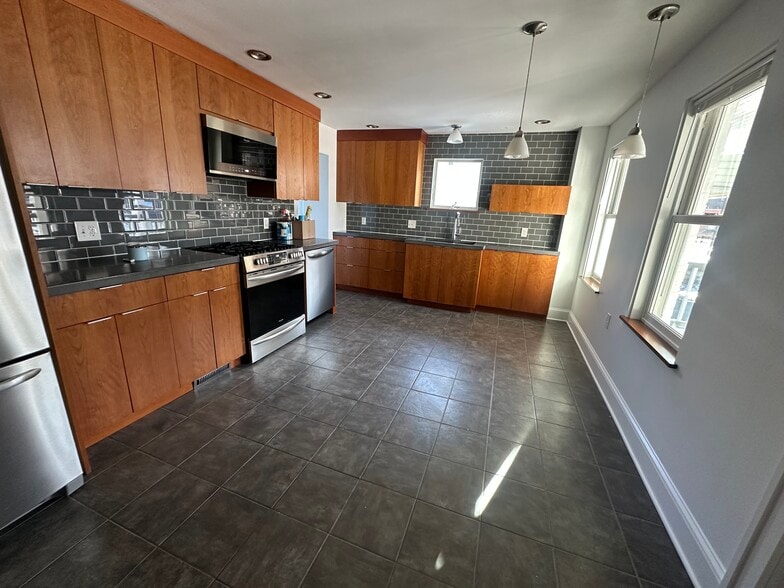 Building Photo - 85 West St