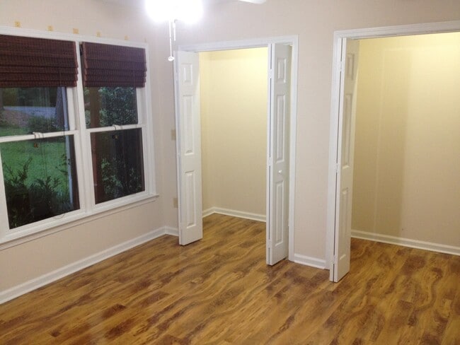 Building Photo - 3 bed/2 bath Beautiful 1-Level Home + Finished Basement! in PRIME BROOKHAVEN LOCATION!