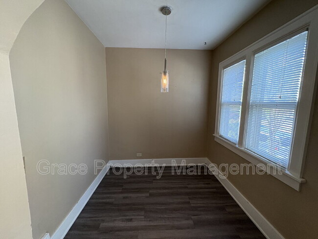 Building Photo - 1442 Perry St