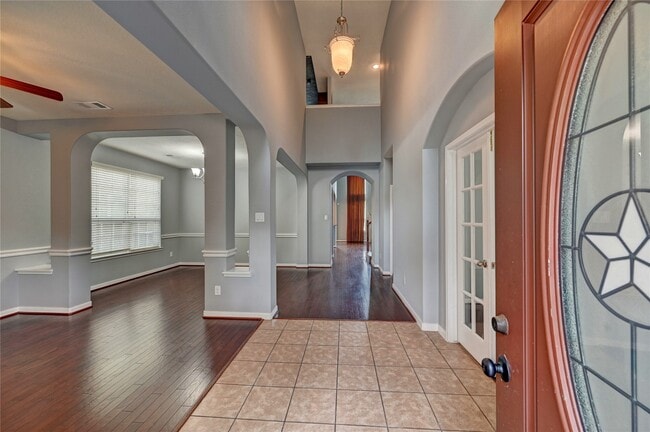 Building Photo - 2409 Shorebrook Dr