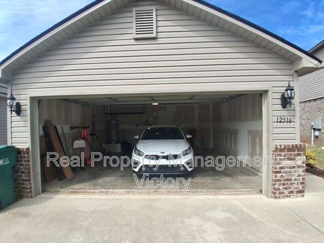 Building Photo - 12516 Waterbury Way