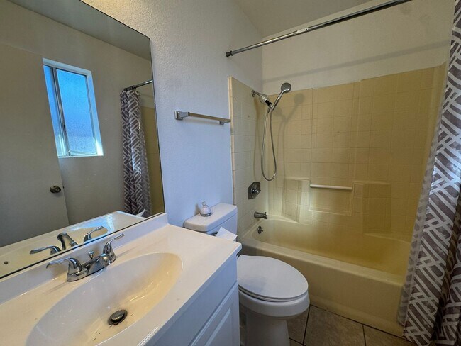 Building Photo - 1539 Monte Vista Dr