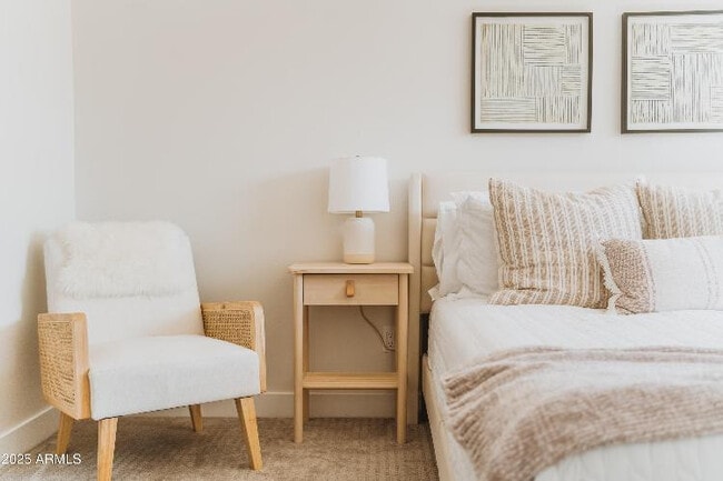 Building Photo - 8737 E Rose Ln