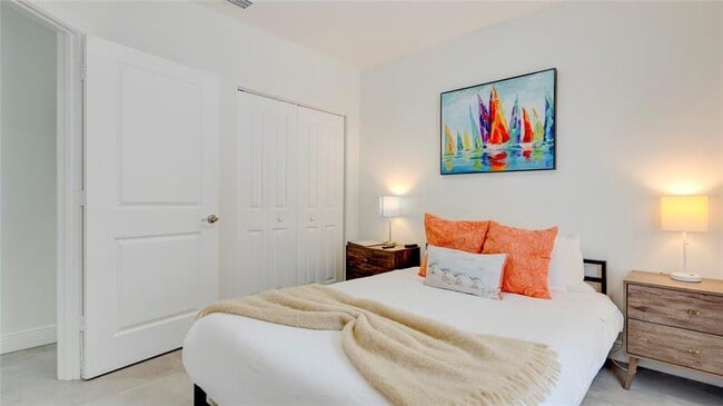 Building Photo - 627 47th St