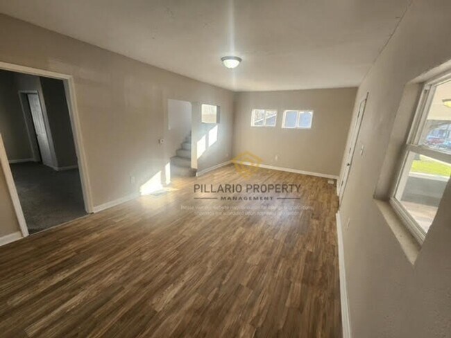 Building Photo - Renovated Fenced 4 Bedroom with 1.5 Bath, in Near East Side Available NOW!