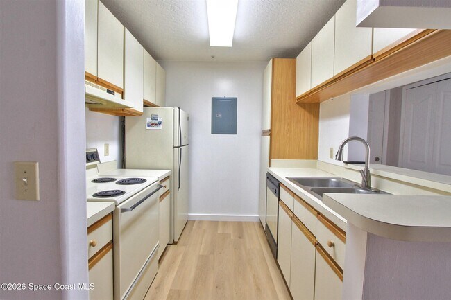 Building Photo - 7667 N Wickham Rd