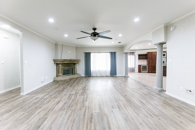 Building Photo - Spacious 3-Bedroom in Gated Community