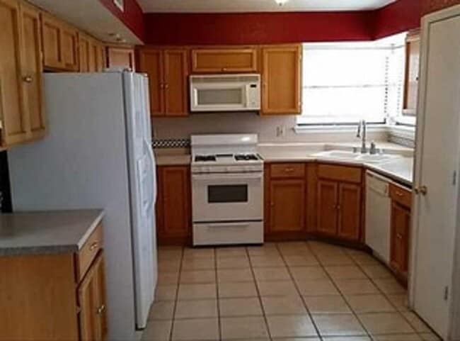 Building Photo - 4621 Loma De Arena Ct