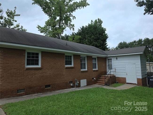 Building Photo - 6501 Barrington Dr