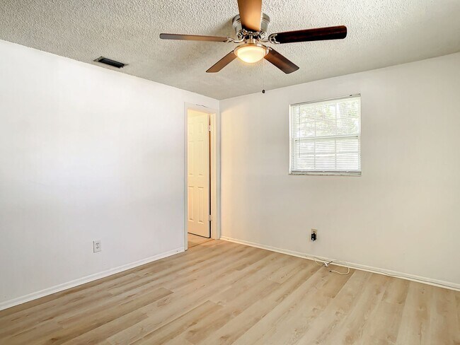 Building Photo - 4 Bedroom POOL Home in Largo