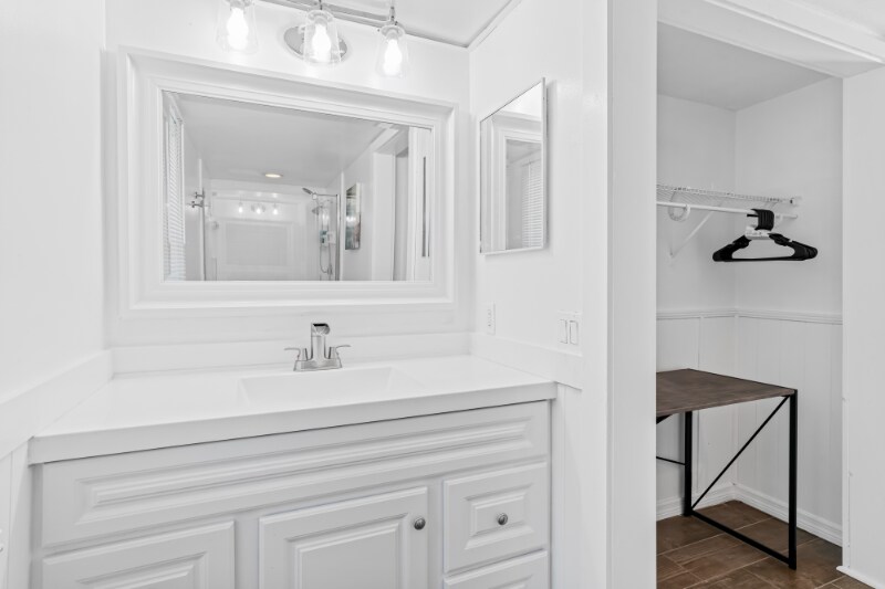 Building Photo - 1442 45th Ave NE